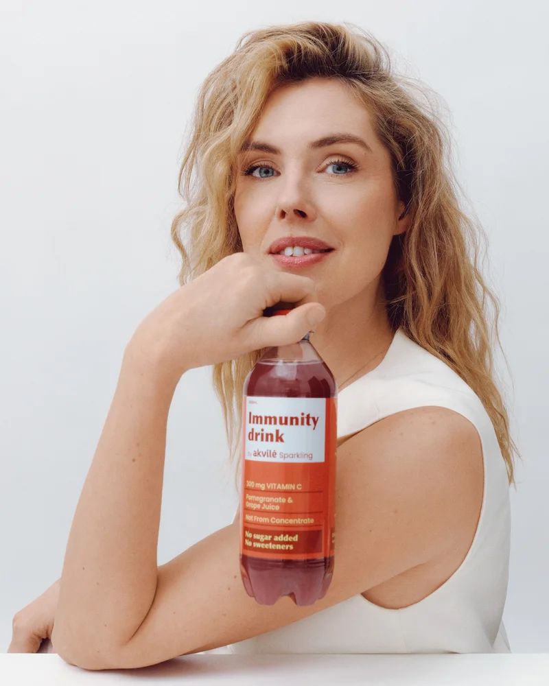 A woman with a bottle of Immunity Drink in the Akvilė campaign