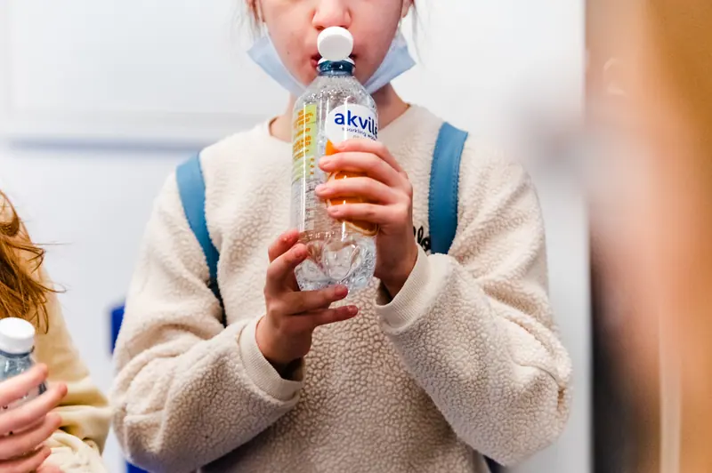 A guest tasting an Akvilė fruit-flavoured drink